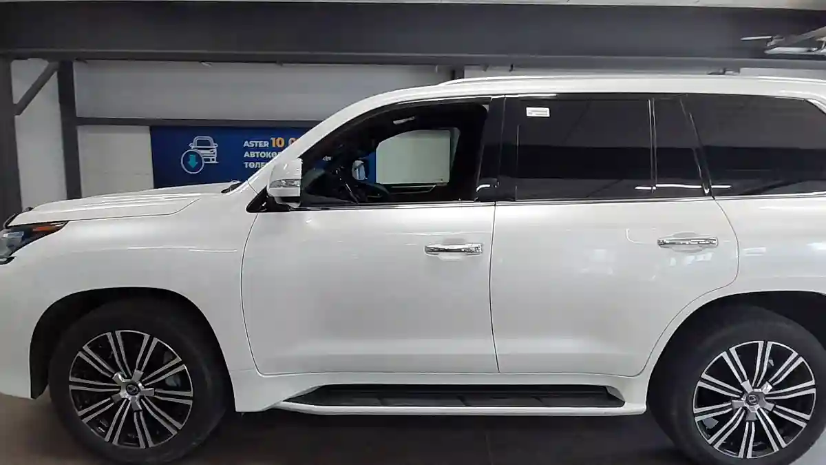 Lexus LX 2020 года за 50 000 000 тг. в Астана