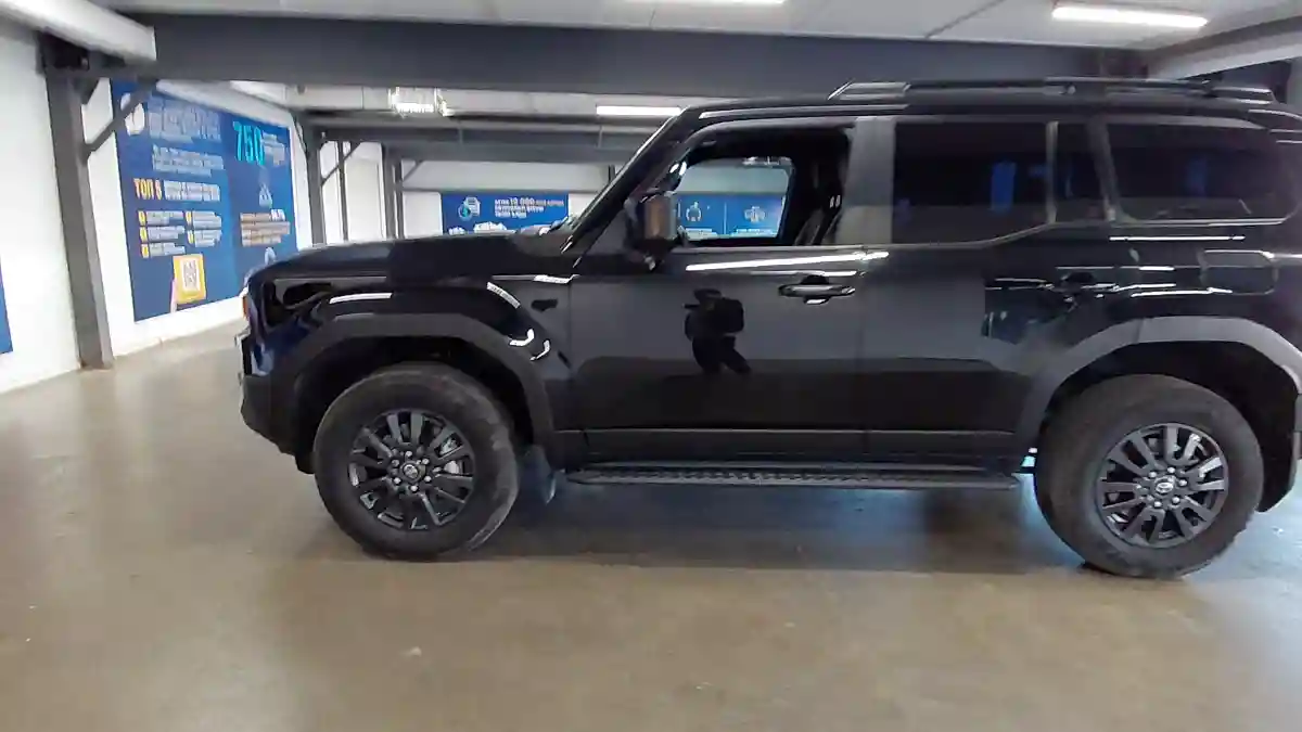 Toyota Land Cruiser Prado 2024 года за 30 000 000 тг. в Астана