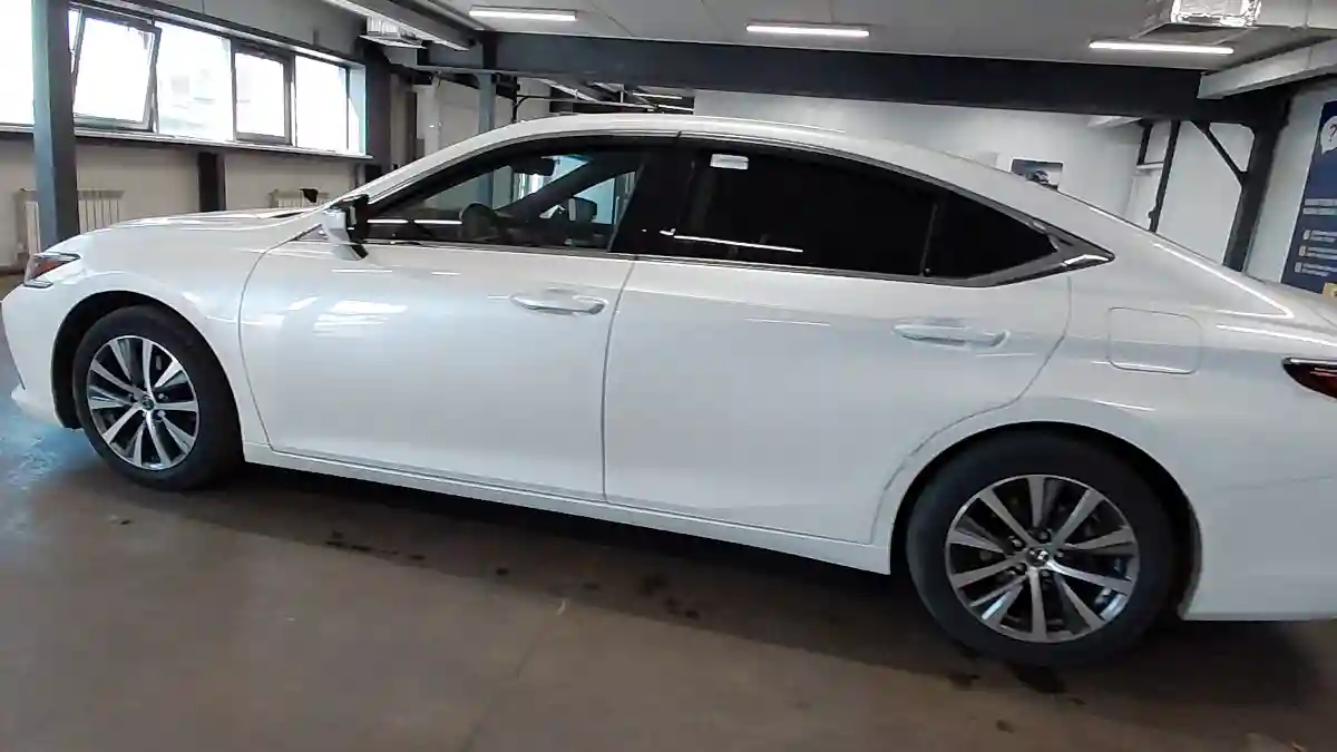 Lexus ES 2020 года за 20 000 000 тг. в Астана