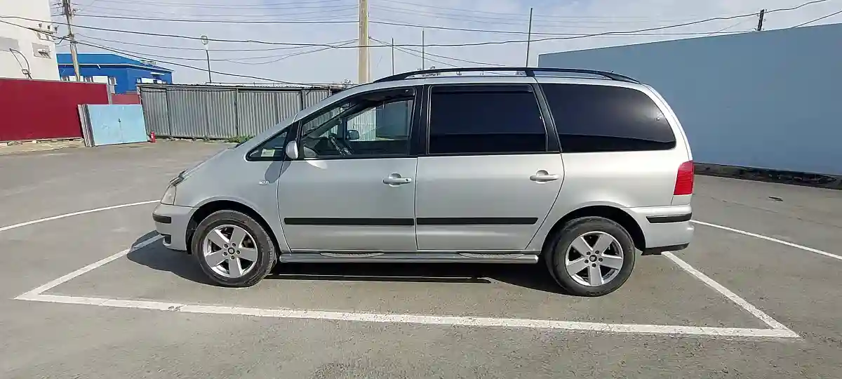 Volkswagen Sharan 2002 года за 3 500 000 тг. в Атырау