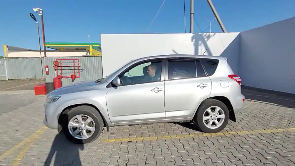 Toyota RAV4 2010 года за 9 900 000 тг. в Кокшетау