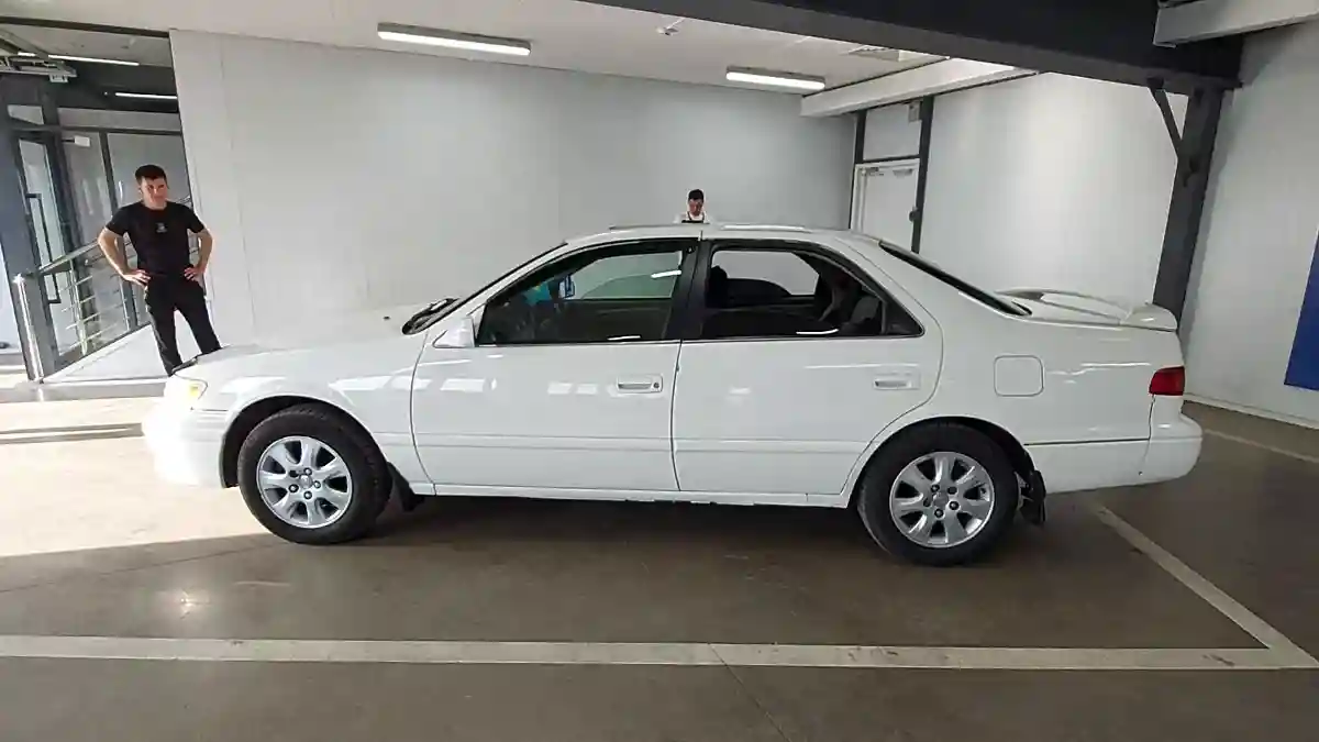 Toyota Camry 2000 года за 3 200 000 тг. в Астана