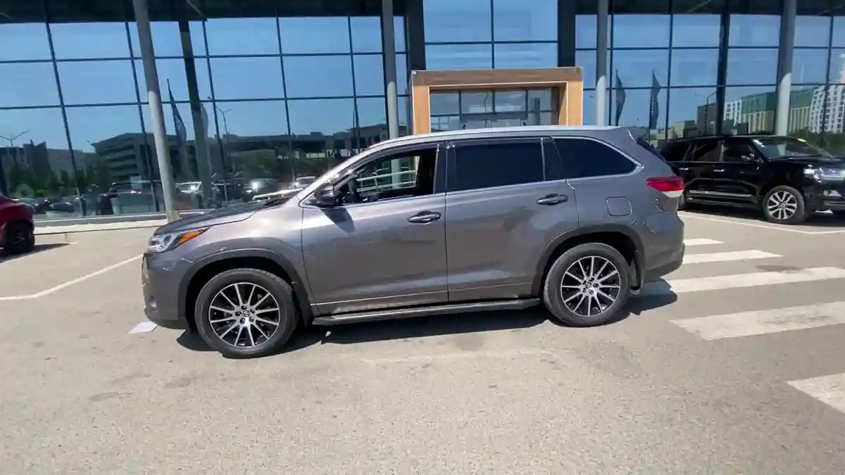 Toyota Highlander 2017 года за 20 000 000 тг. в Астана