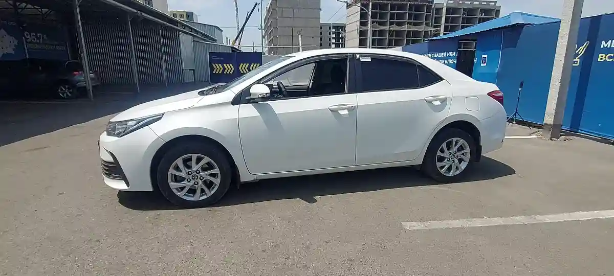 Toyota Corolla 2018 года за 9 500 000 тг. в Алматы
