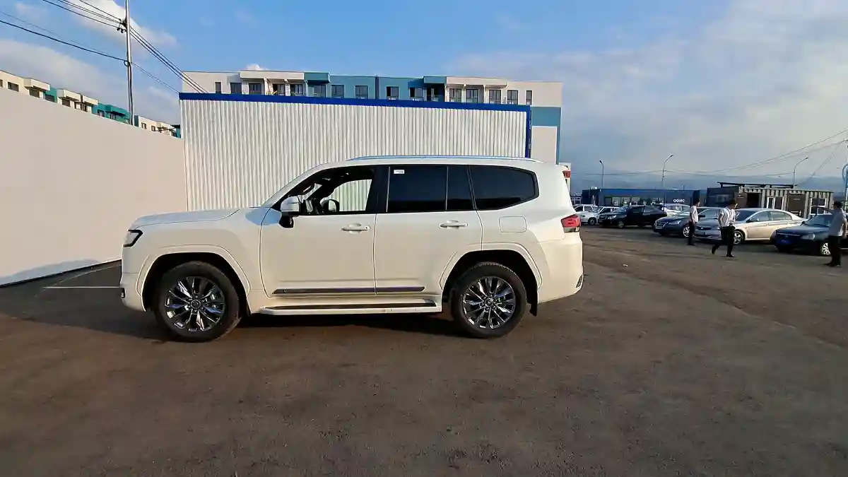 Toyota Land Cruiser 2022 года за 59 000 000 тг. в Алматы