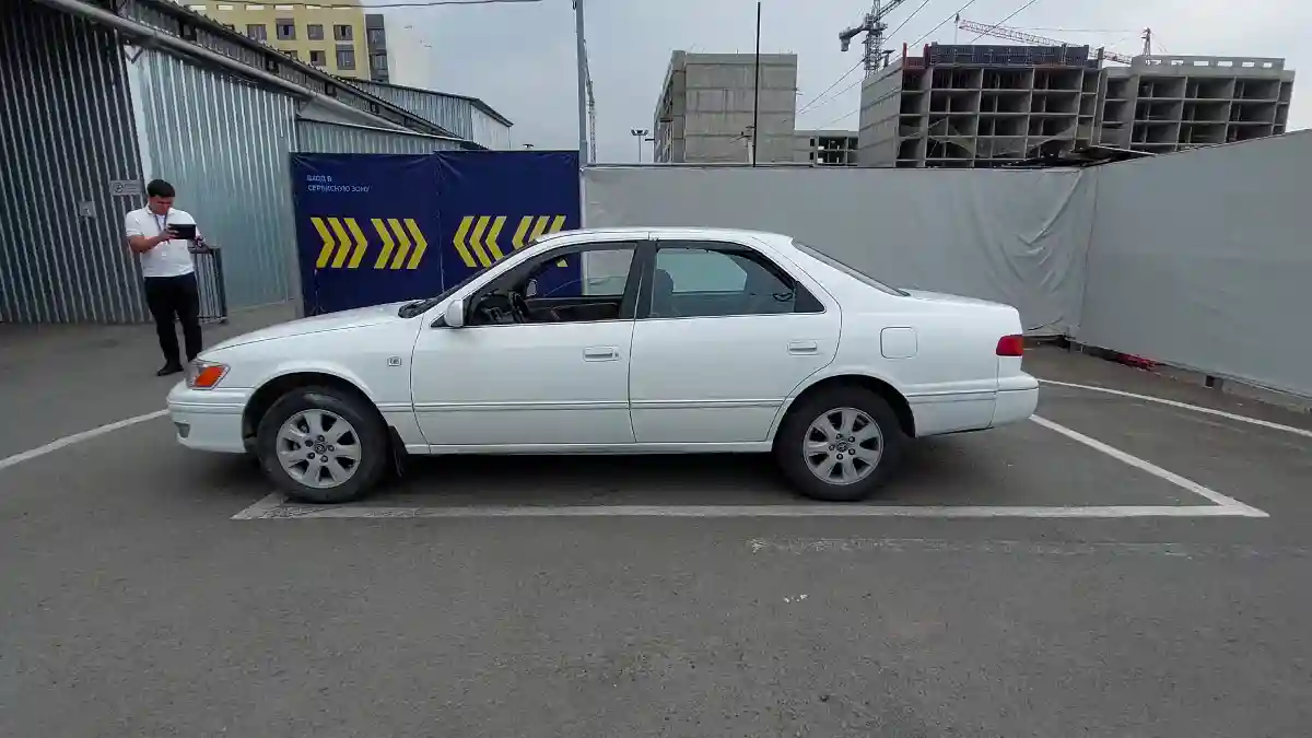 Toyota Camry 2000 года за 3 500 000 тг. в Алматы