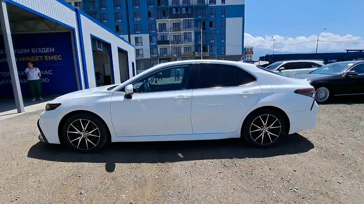Toyota Camry 2021 года за 15 500 000 тг. в Алматы