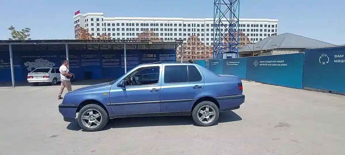 Volkswagen Vento 1993 года за 1 500 000 тг. в Шымкент