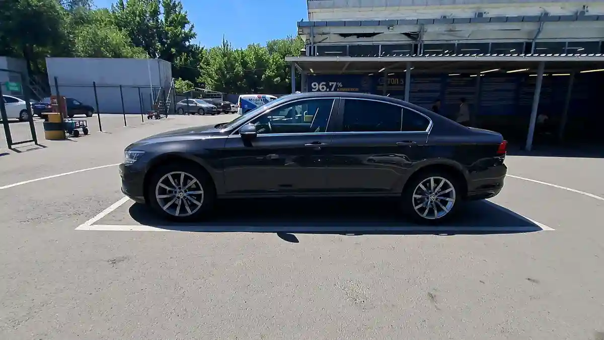 Volkswagen Passat 2021 года за 15 000 000 тг. в Алматы