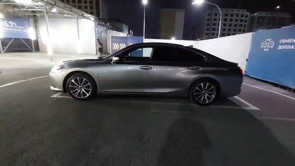 Lexus ES 2020 года за 23 000 000 тг. в Алматы