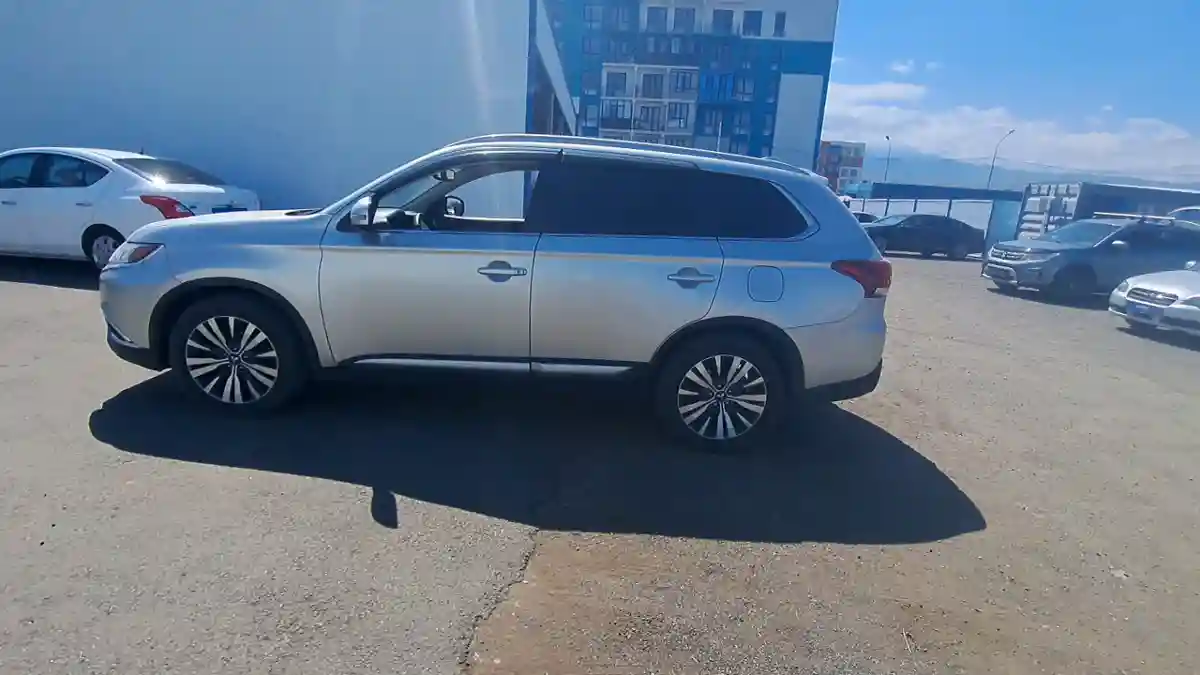 Mitsubishi Outlander 2021 года за 16 000 000 тг. в Алматы