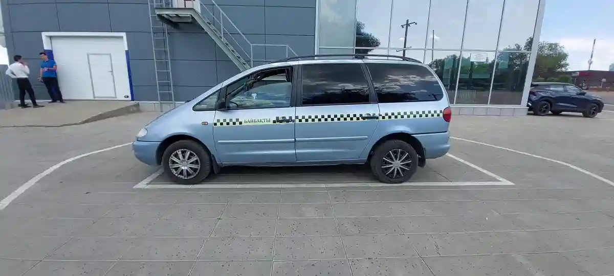 Volkswagen Sharan 1998 года за 2 000 000 тг. в Уральск