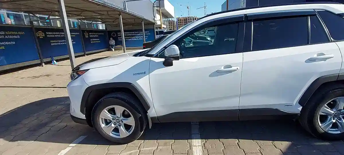 Toyota RAV4 2020 года за 19 000 000 тг. в Караганда