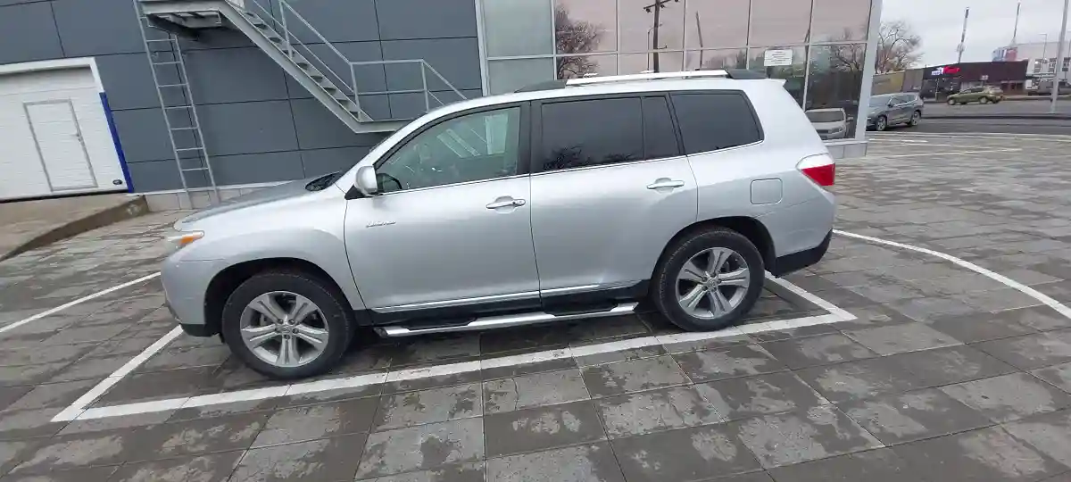 Toyota Highlander 2013 года за 13 500 000 тг. в Уральск
