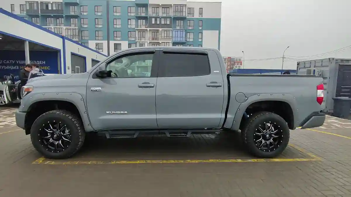 Toyota Tundra 2020 года за 38 000 000 тг. в Алматы