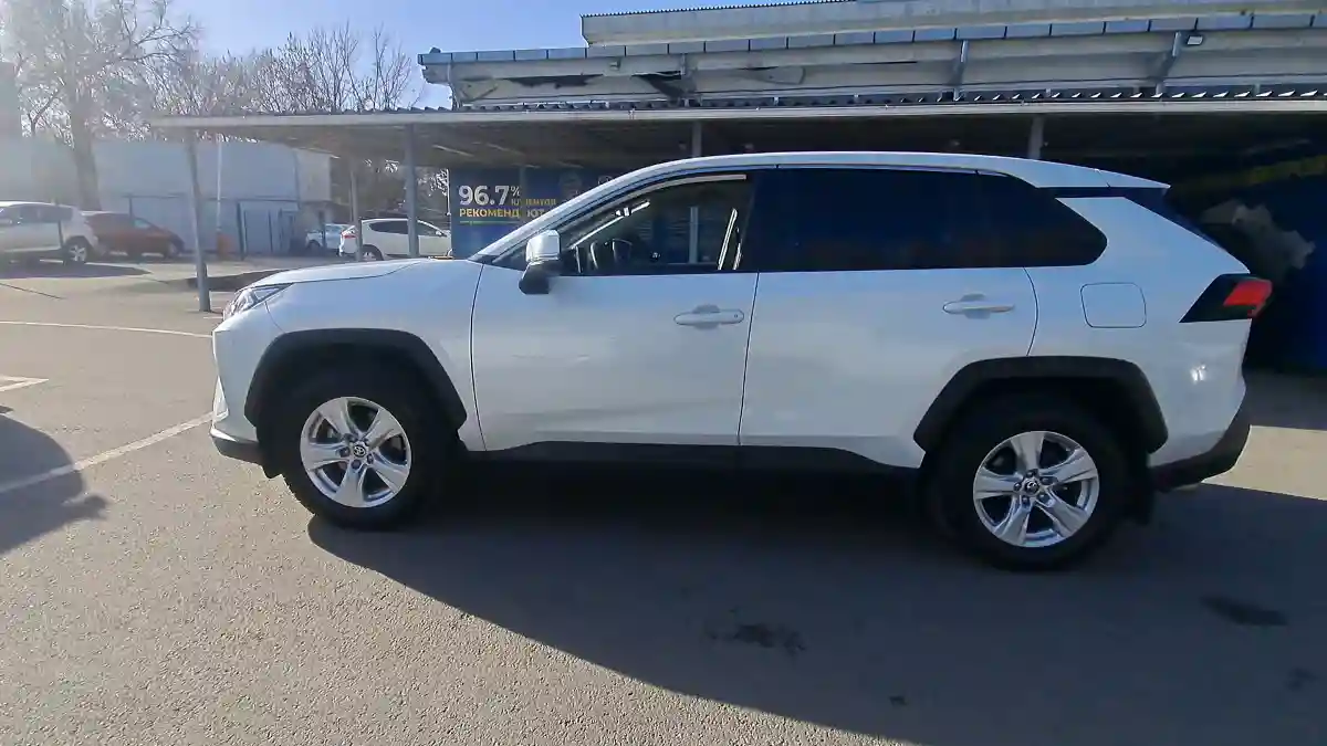 Toyota RAV4 2020 года за 17 000 000 тг. в Алматы