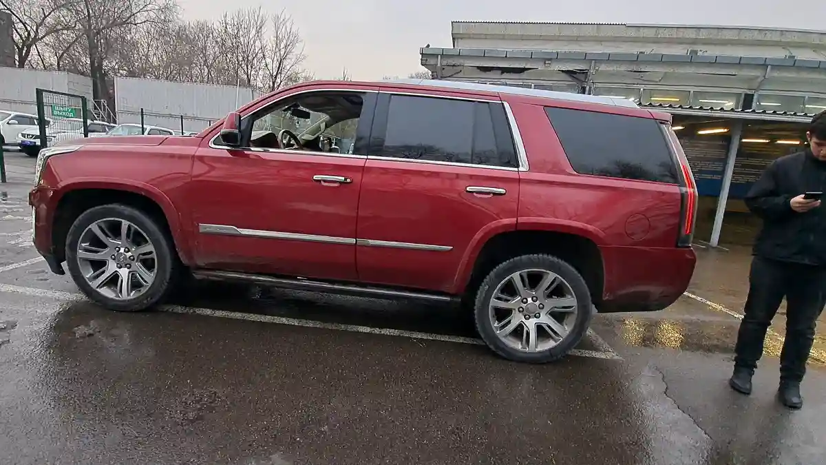 Cadillac Escalade 2015 года за 18 000 000 тг. в Алматы